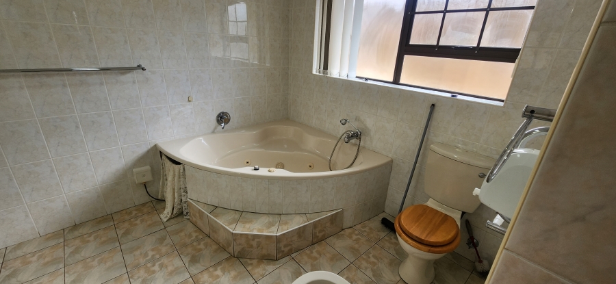 5 Bedroom Property for Sale in Dana Bay Western Cape